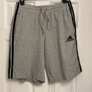 Men’s Adidas athletic shorts gray size medium EUC